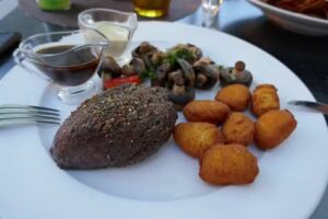 LOEWEN- Restaurant
