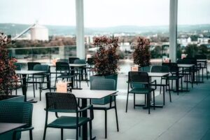 LOFT Restaurant mit Dachterrasse und Zigarrenlounge by FRAMES