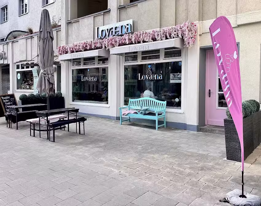Lovaena Caf&eacute;