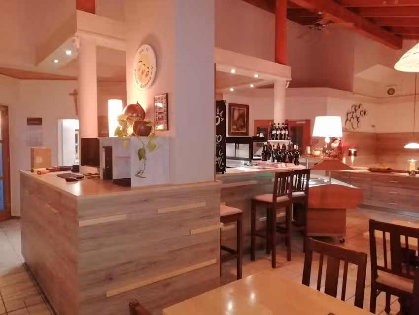 LUNA ROSSA Ristorante Pizzeria