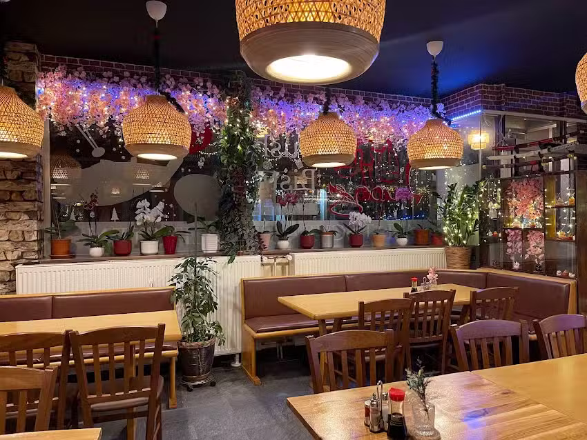 Luong Bistro &ndash; Sushi & warme K&uuml;che