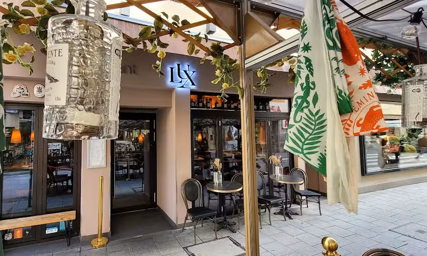 LUX Bar & Restaurant