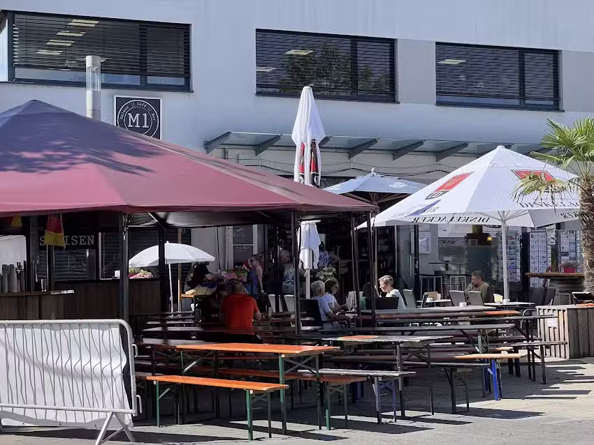 M1 Gelato // Caf&eacute; // Bar