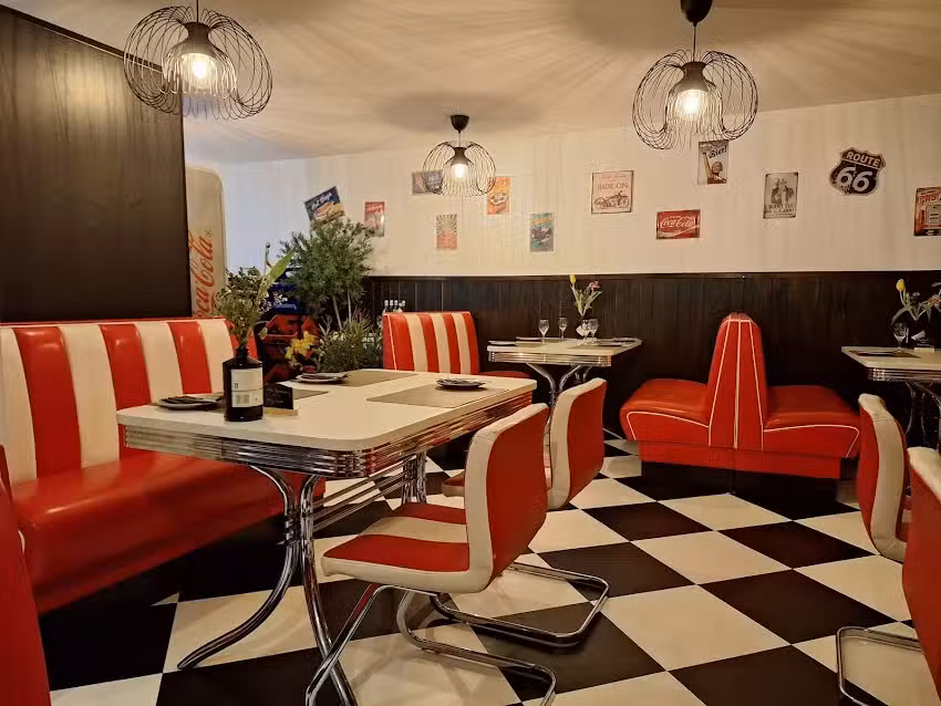 Mac & Chill | Food & Friends