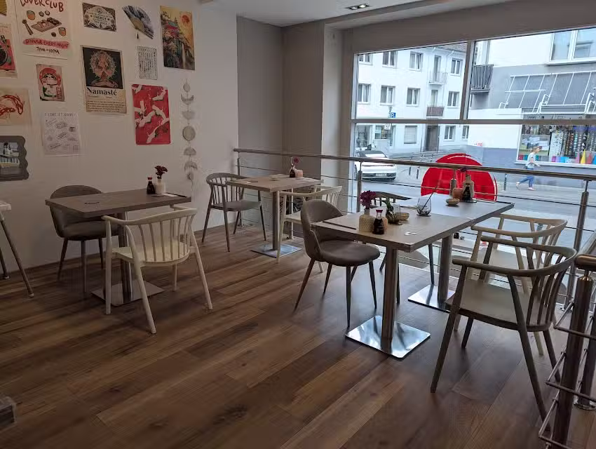 MAHO Sushi & Bowls