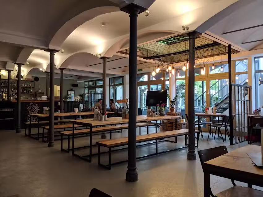 makamaka Burger, Bar & Grill
