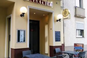 Makenene Lounge