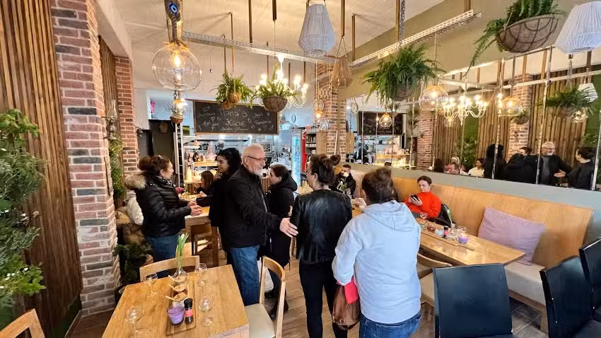 Mama&lsquo;s K&uuml;che Pizza&Nudel&Ev yemekleri Restaurant