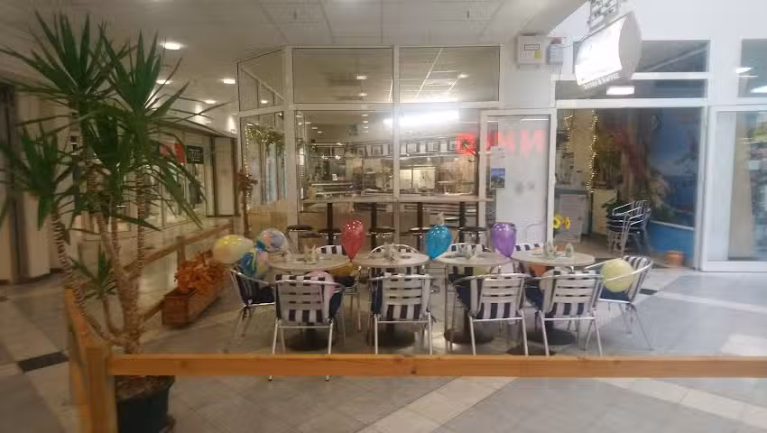 Maria M Bistro & Caf&eacute;