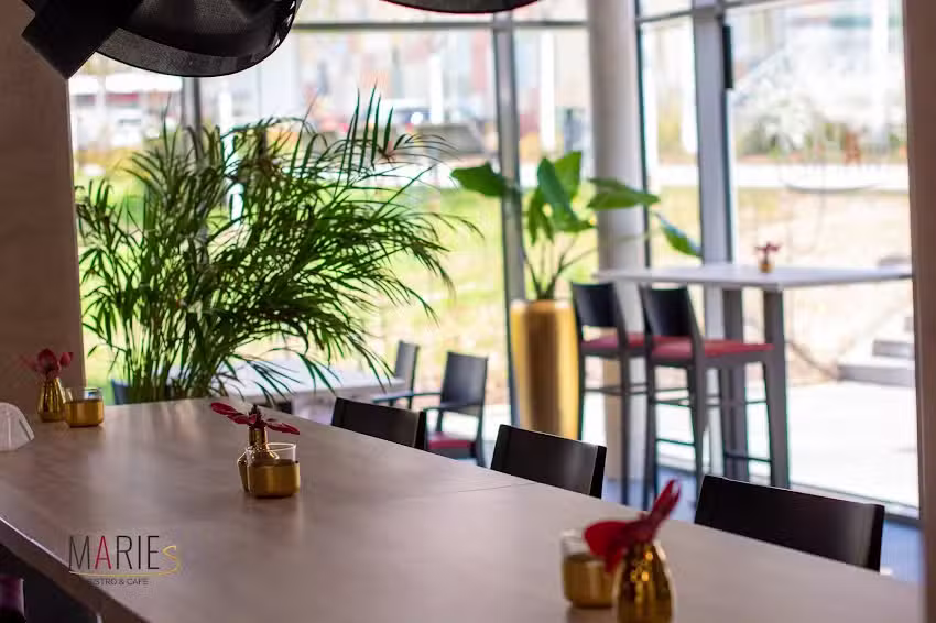 Maries Bistro & Café