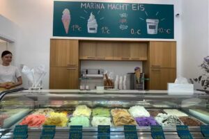 Marina macht Eis