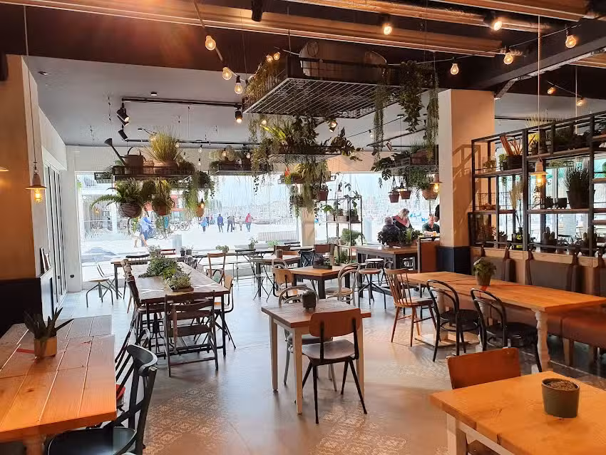 Markthalle BeachBay (Waterfront Gastro & Shops GmbH & Co. KG)