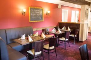 Maroon Brasserie