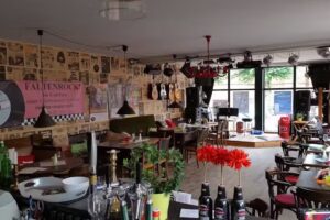 martins music caf&eacute;