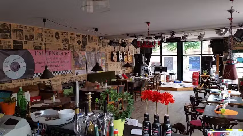 martins music caf&eacute;