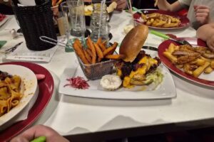 Mary-Lou’s American Diner & Bowling