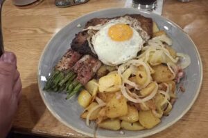 Maxi Taverne