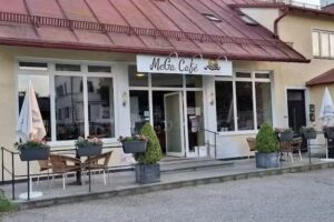 MeGa Cafe & Backshop & Bistro