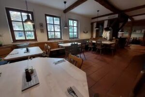 MERRY Biergarten und indisches Restaurant