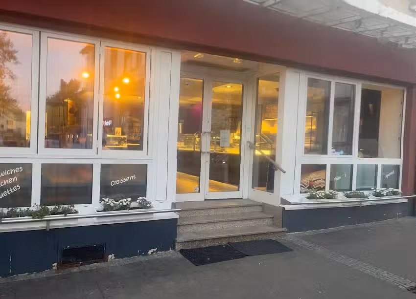 Mezos Restaurant & Caf&eacute;