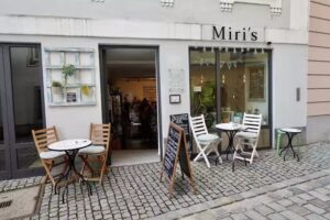 Miri&acute;s Caf&eacute;