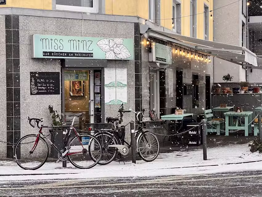 Miss Minz &ndash; Das B&uuml;dchen Am Rheinufer