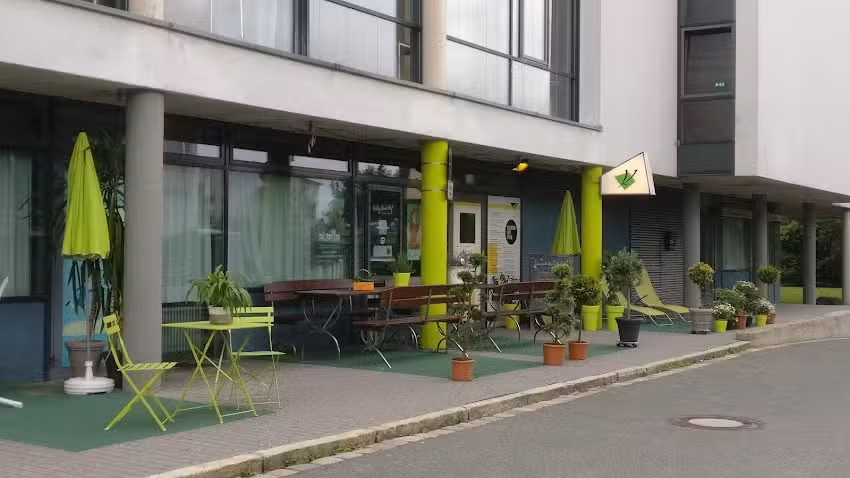 Mocky&rsquo;s Backstage Bistro