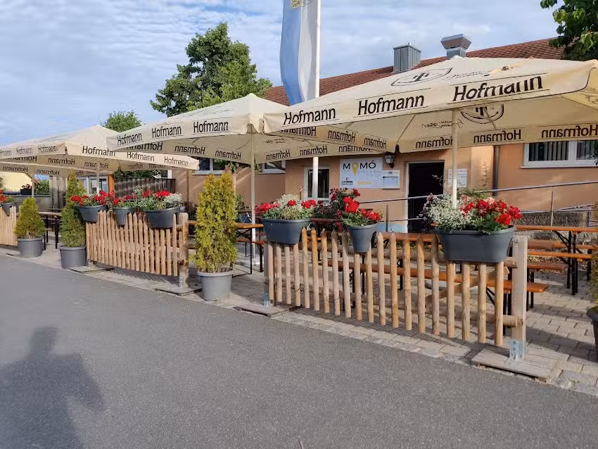 MOM&Oacute; Bistro & Bar