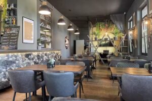 MONUMENT – Burger & Brunch
