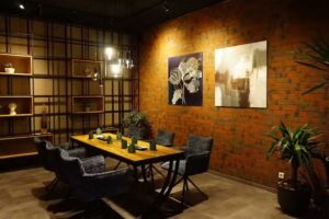 MONZI &ndash; Restaurant & Caf&eacute;