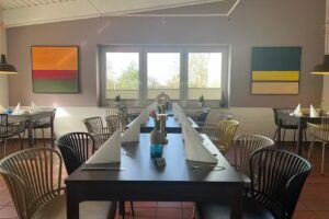 MoOoVe Restaurant & Café