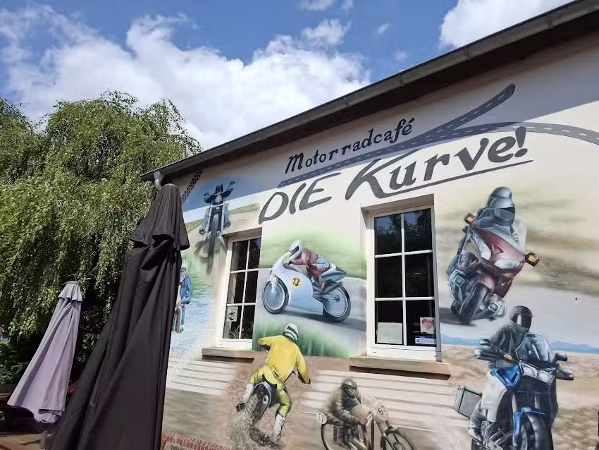 Motorradcaf&eacute; &ndash; DIE Kurve!