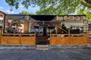 مطعم الاسطورة Alostora Restaurant