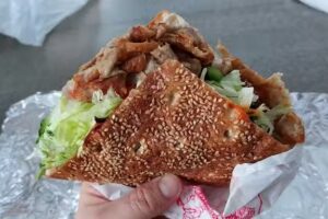 مطعم وجبات سريعة