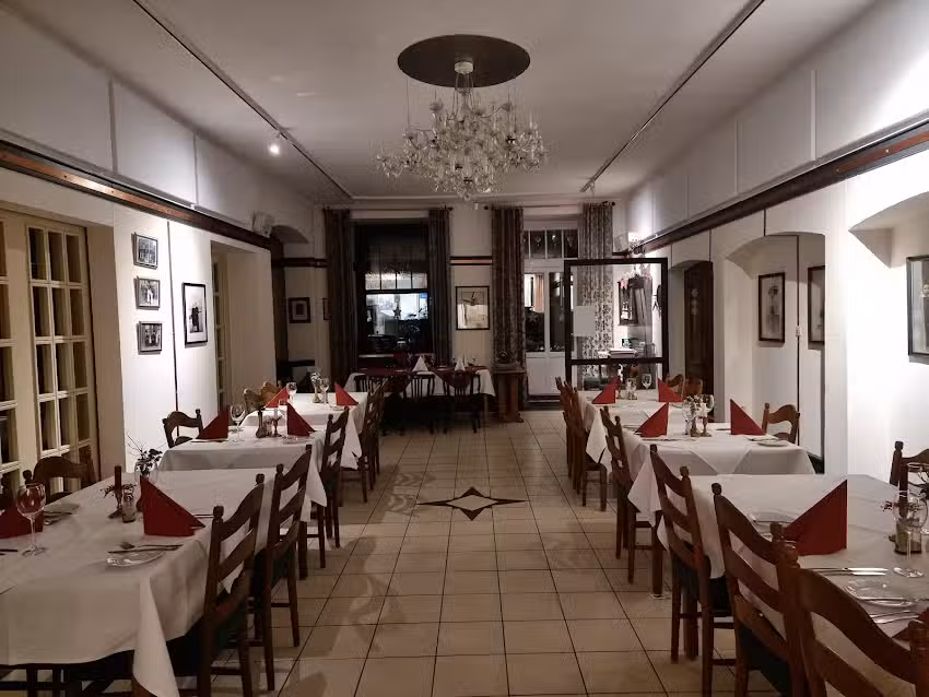 Mutter Siepe Historisches Restaurant und Hotel