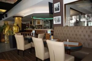 Mythos Restaurant-Caf&eacute;-Bar