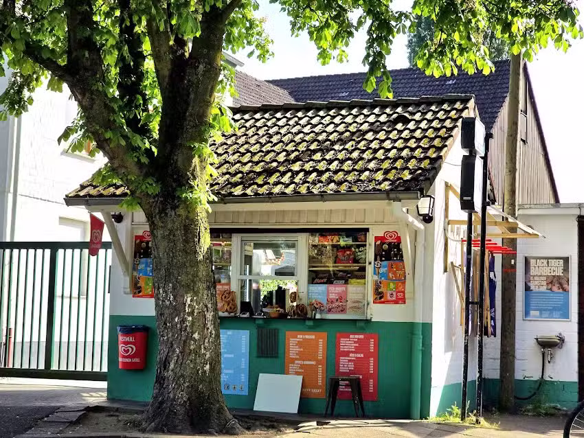 NAOMI &bull; Coffee &bull; Drinks &bull; Sweets