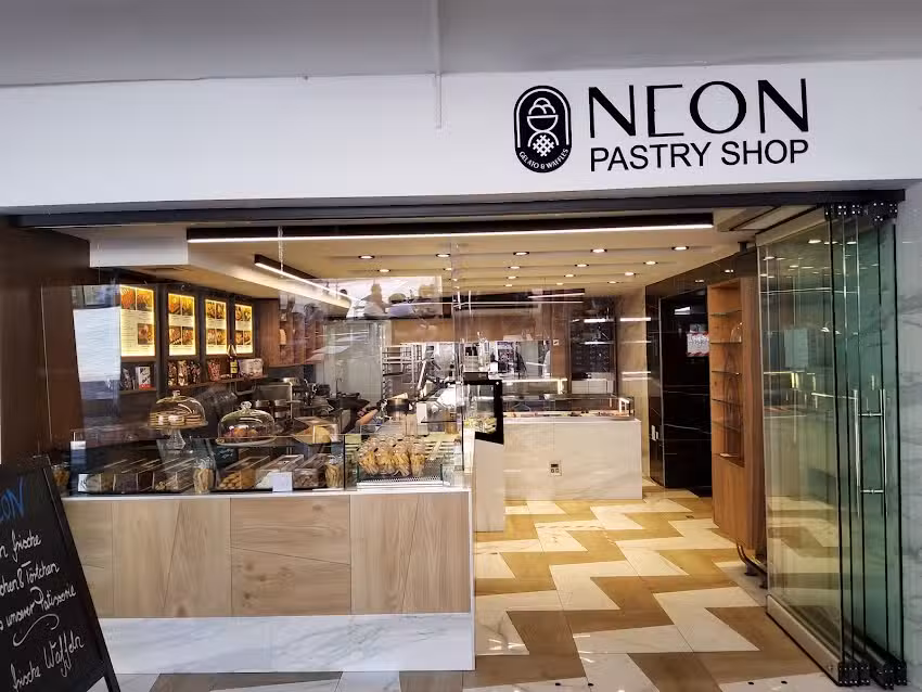 NEON LANDSHUT Caf&eacute;