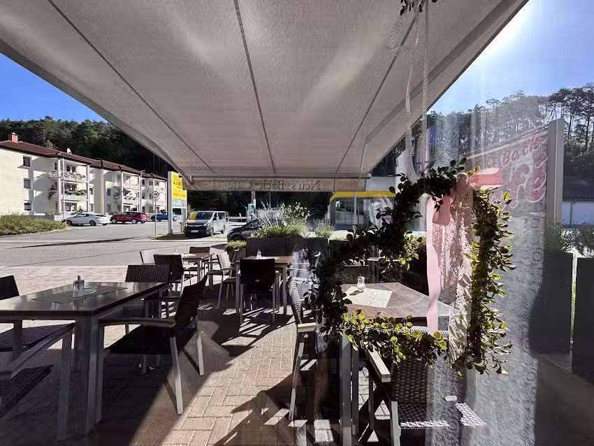 Neu&rsquo;s Back Caf&eacute;