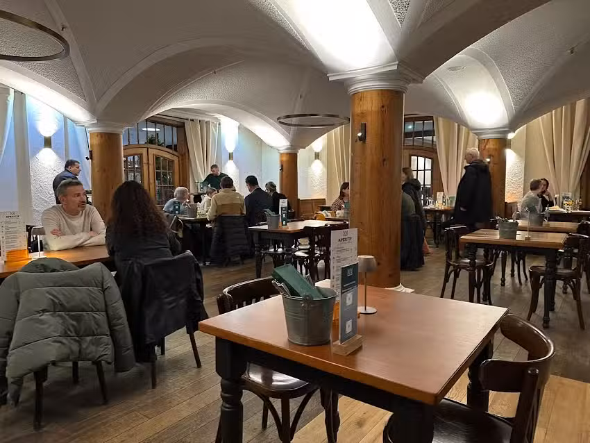 Neue Krone Biergarten & Gaststube