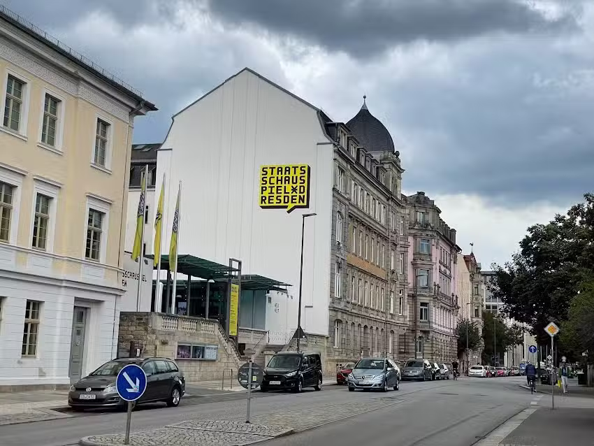 NEUFNEUF B&uuml;hnen Bistro