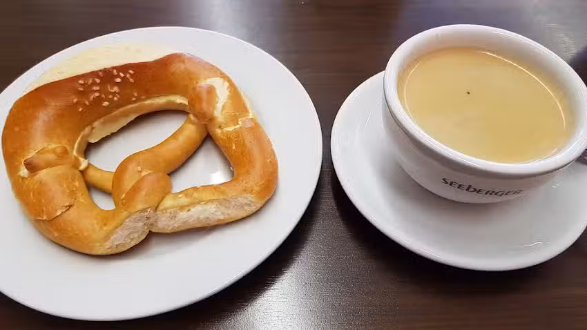Neuhausen Caf&eacute; am Rathaus