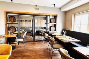 NEUNZEHN 01 &ndash; Restaurant & Biergarten