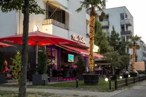 New Outlaw Caf&eacute; & Kitchenbar