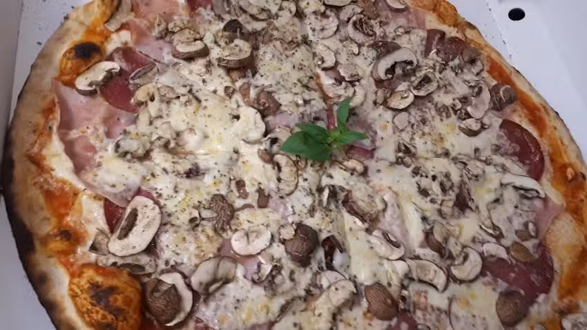 Niki &ndash; Steinofen Pizzeria