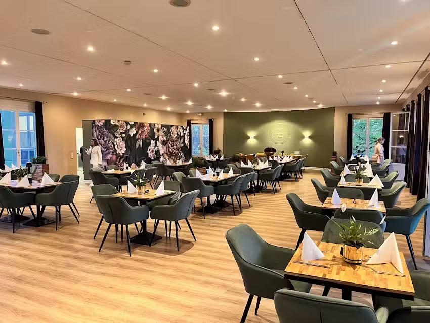 Nippenburg&rsquo;s by FreCla