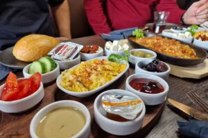 No[a]c&rsquo;tailS Breakfast & Lounge