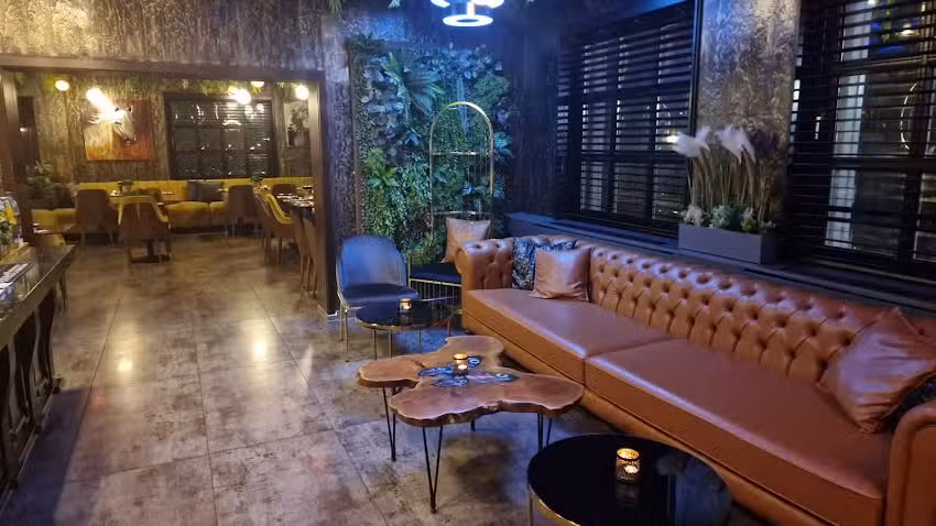 Noa Garden Restaurant & Lounge