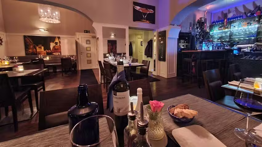 Oceans Restaurant Bar & Lounge