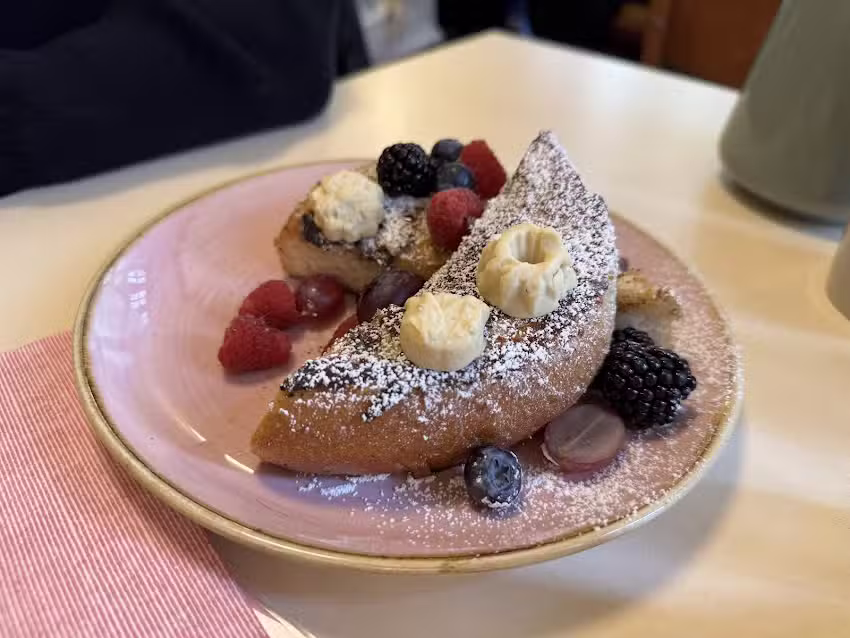 OM NOM NOM CAF&Eacute;